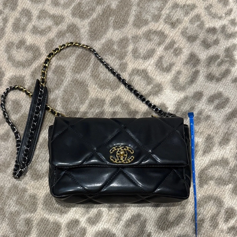Black Quilted Shoulder Bag with Gold Chain *this is NOT a famous designer* - Picture 3 of 9